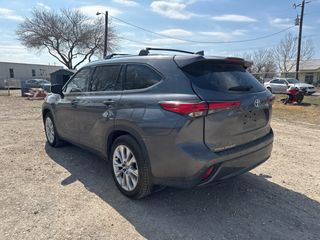 2022 Toyota Highlander Hybrid Limited - Exterior Rear Left Corner Image